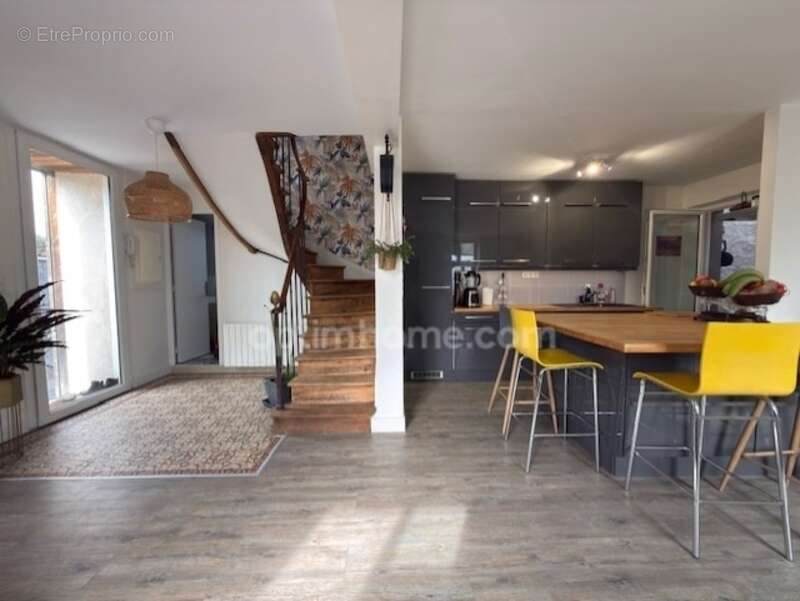 Maison à SAINT-CYR-SOUS-DOURDAN