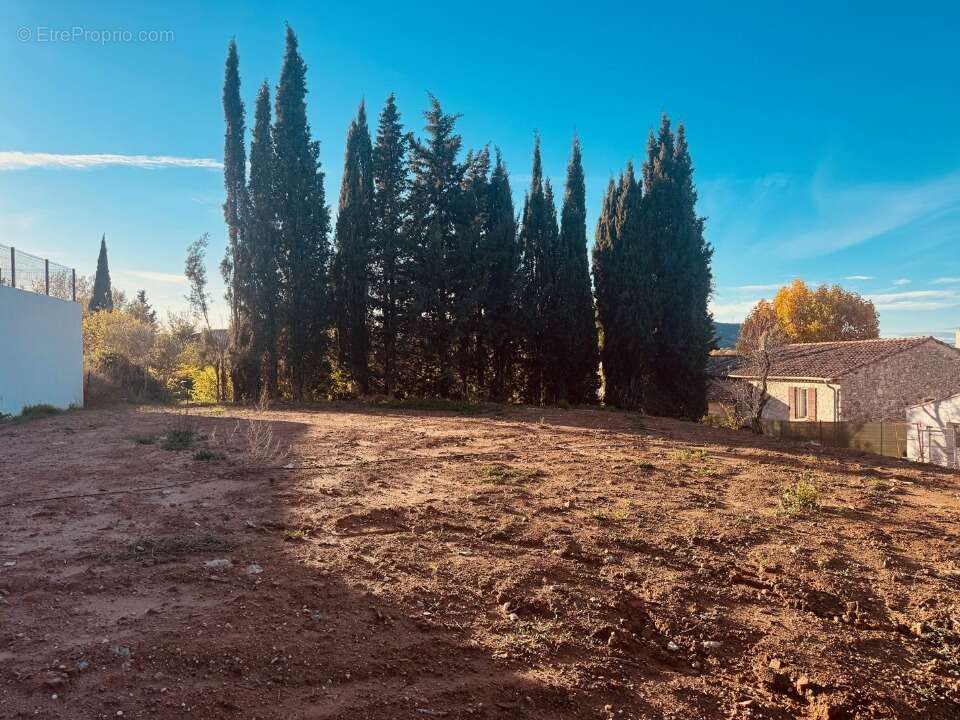 Terrain à LE PUY-SAINTE-REPARADE