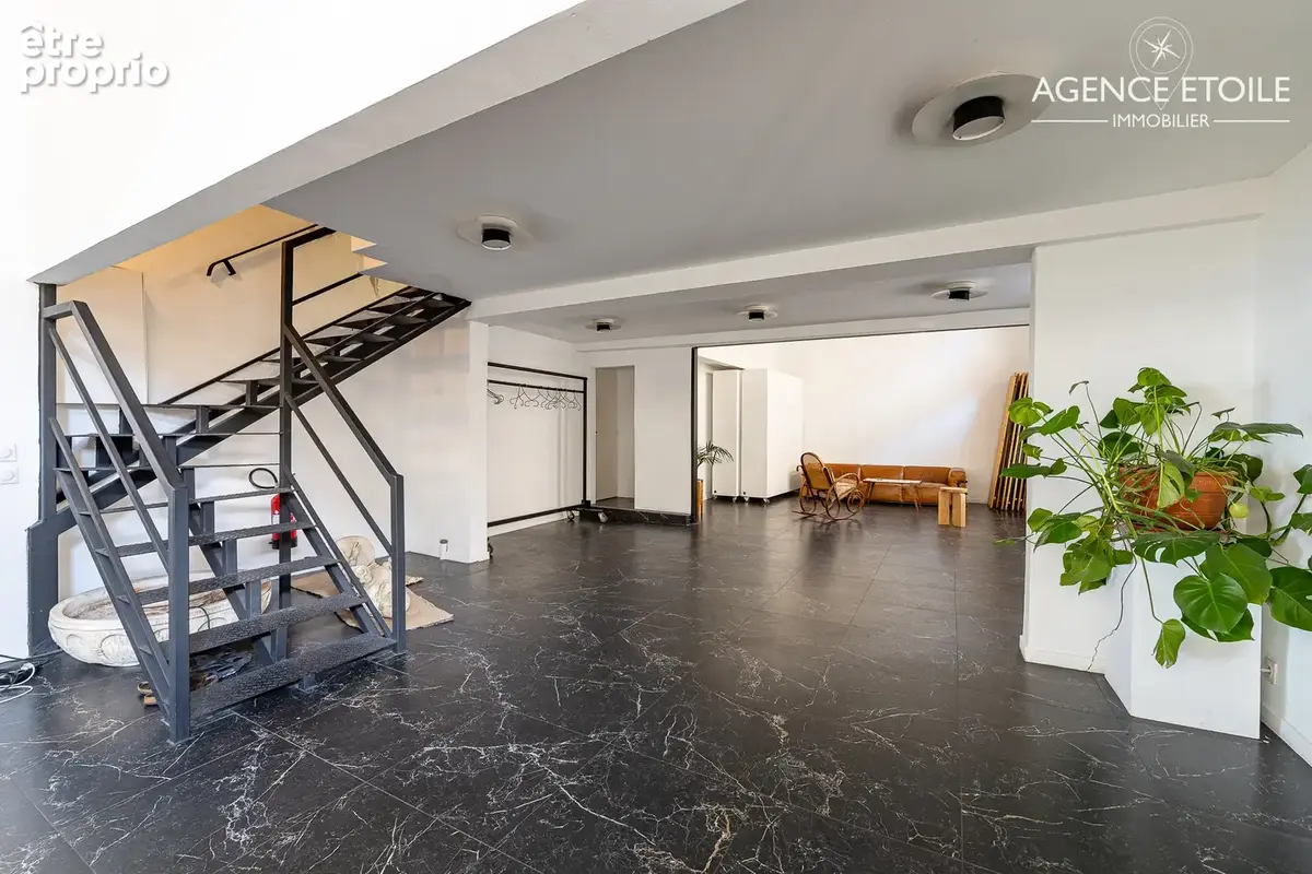MARSEILLE13001 Loft de 134 m2 double affectation commerciale/bureau et habitation. - photo 6