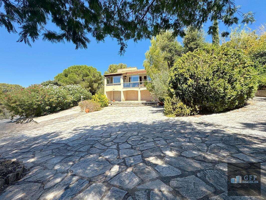 Maison à BORMES-LES-MIMOSAS