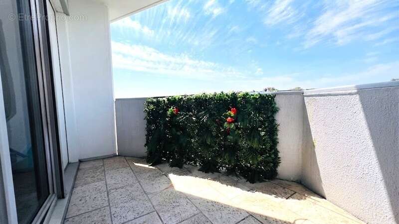Quimper Ouest - Appartement T4 de 78 m² habitable - 1 loggia - avec vue panoramique sur la rivière de l’Odet - Une terrasse - Ca - photo 4