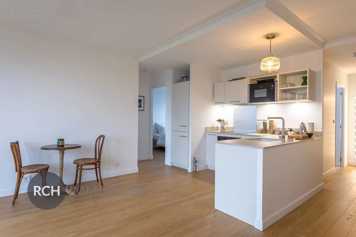 Appartement à NEAUPHLE-LE-CHATEAU