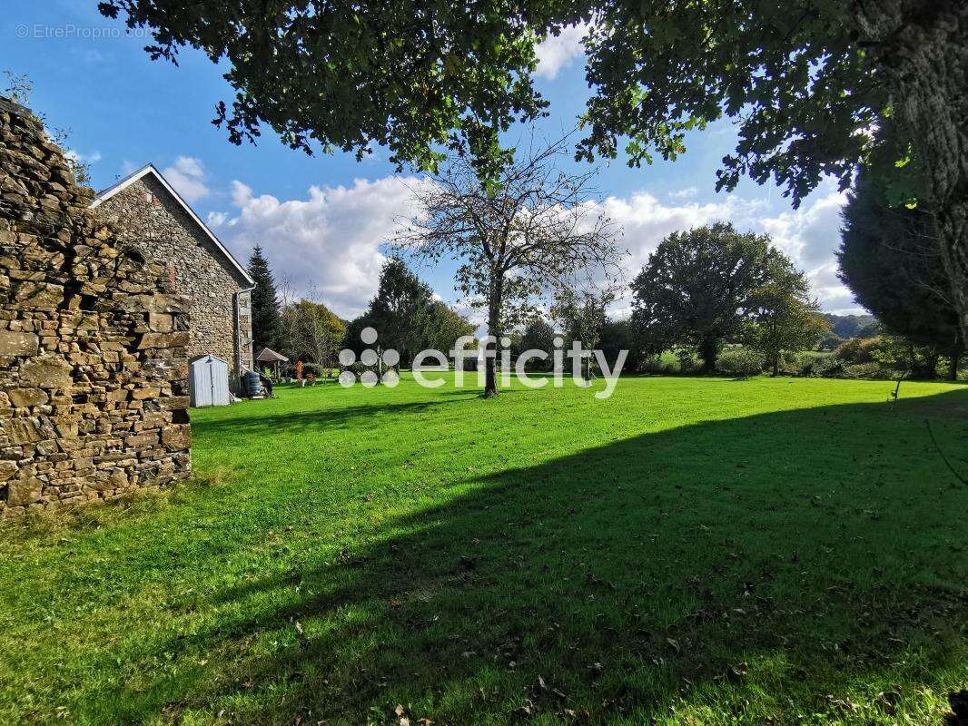 Maison à SAINT-SEVER-CALVADOS