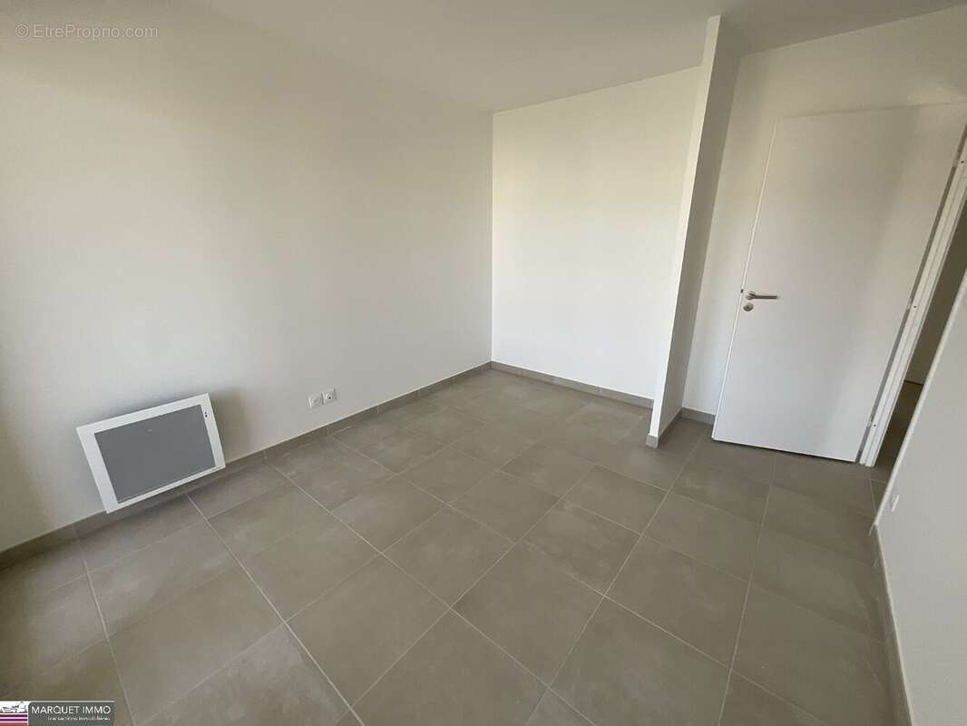 APT T4 offrant 91 m² avec terrasse 13 et 7 m² et parking au 4° étage avec ascenseur... - photo 11