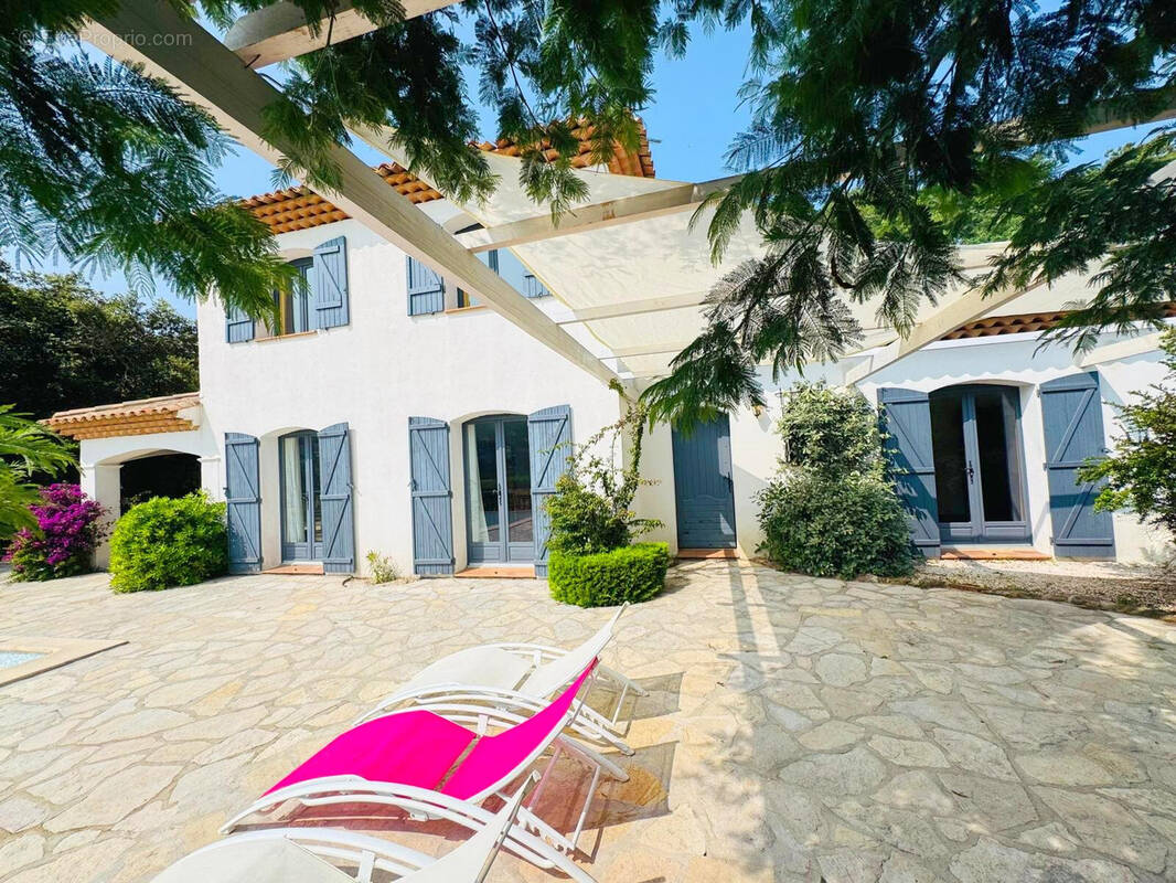 Maison à ROQUEBRUNE-SUR-ARGENS