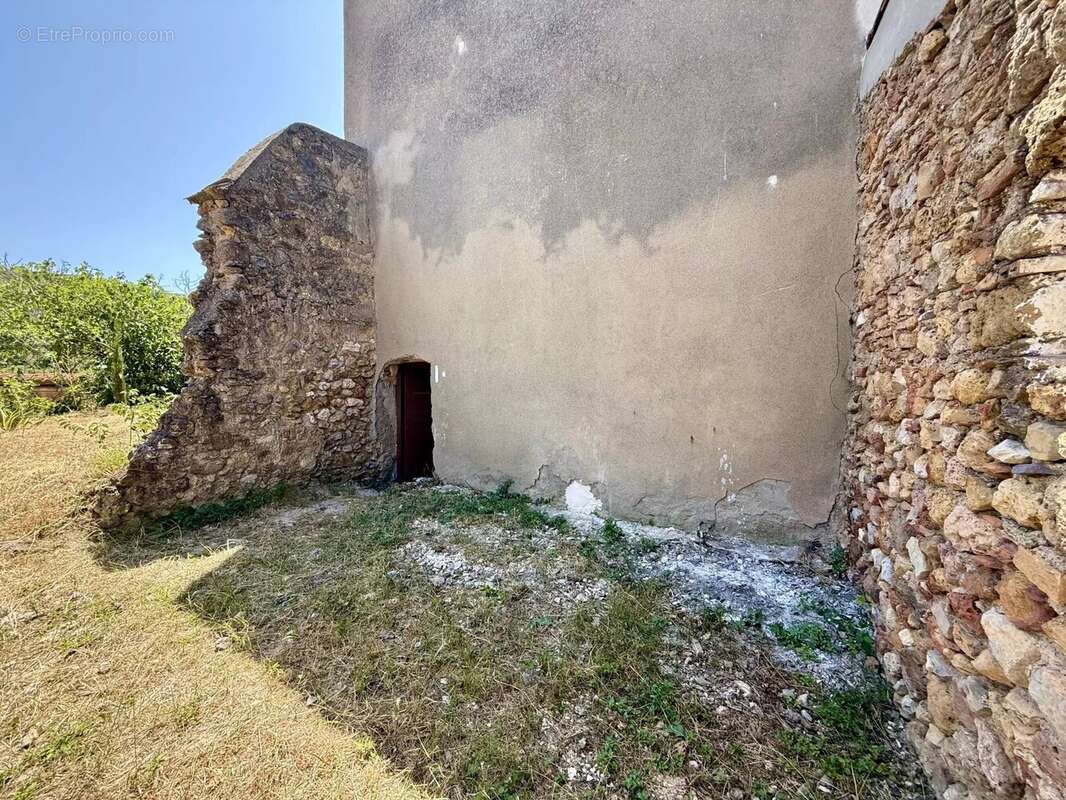 Maison de village à rénover avec jardin constructible - photo 10