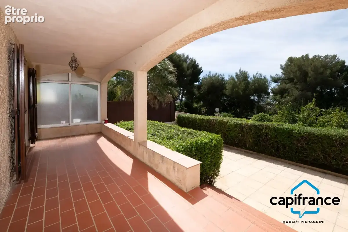 La Seyne sur mer/proche Six fours Villa de 100m2 au calme, piscine, garage, belle vue - photo 21