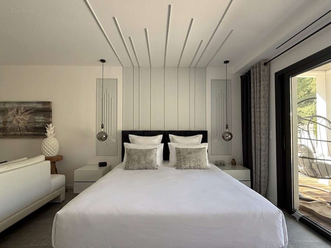 Maison 201 m² à Saint-Cyr-Sur-Mer  - photo 8