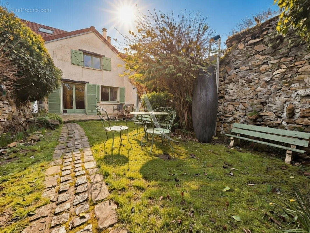 Maison à BUSSY-SAINT-GEORGES