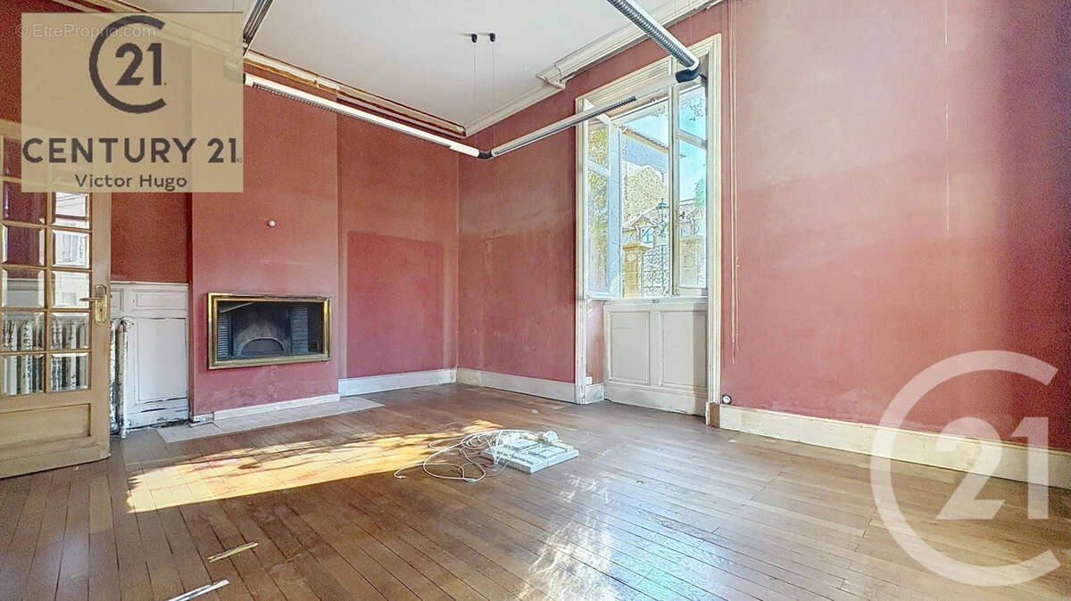 Maison 242 m² à Saint-Victurnien  - photo 19