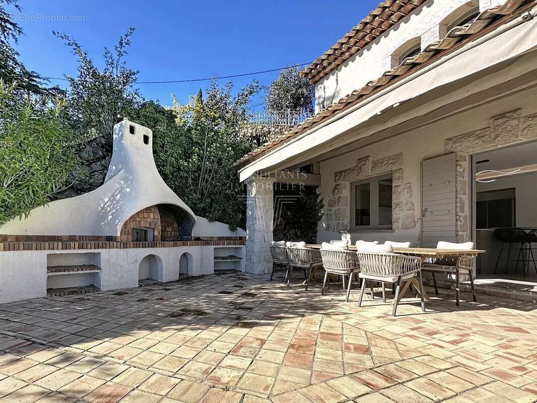 Maison à MANDELIEU-LA-NAPOULE