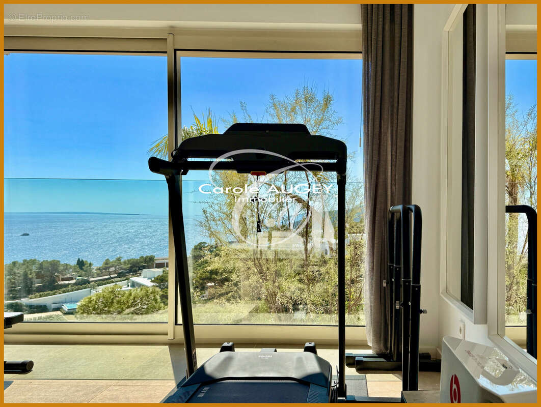 Maison à SAINT-CIERGE-LA-SERRE