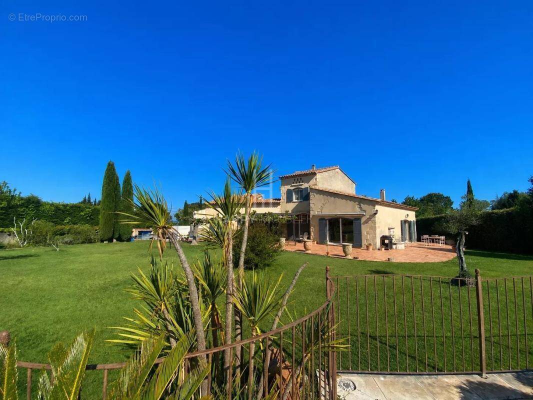 Maison à FONTVIEILLE