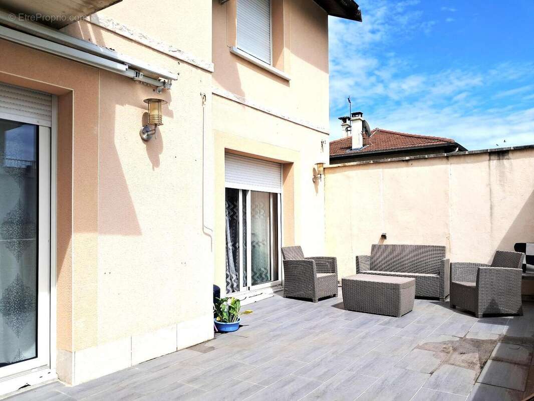 Maison 185 m² à Decines-Charpieu  - photo 8