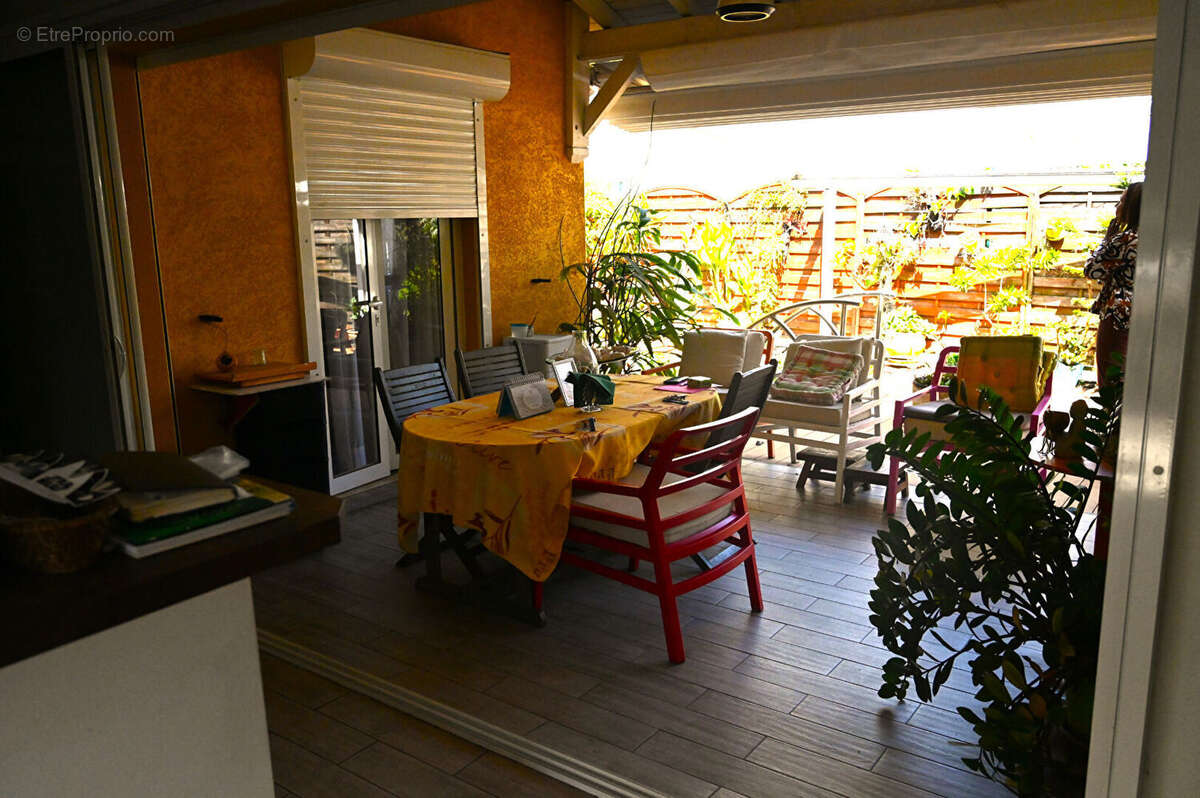 Maison à LES ABYMES