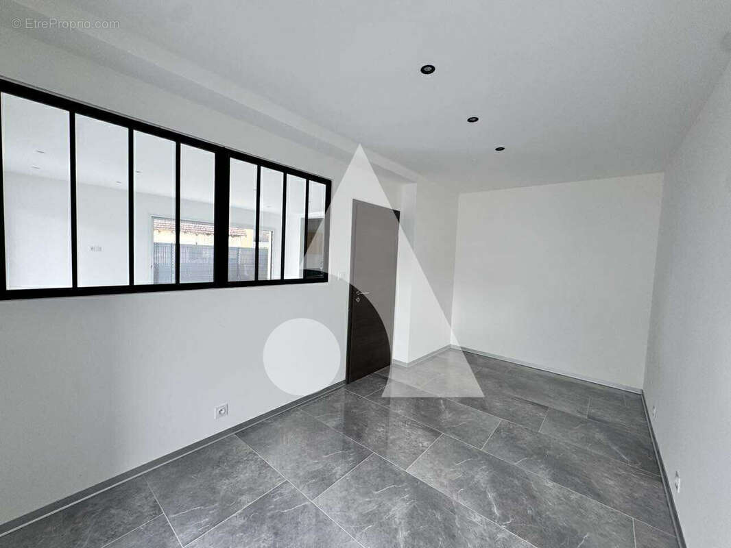 Maison à NEUFCHATEAU