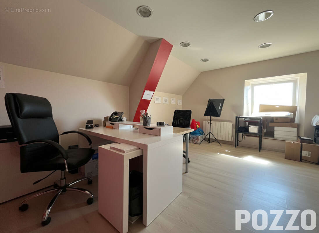 A Vendre - Fougerolles Du Plessis - Local d'activité 450 m² - ATELIERS ET BUREAUX - photo 11