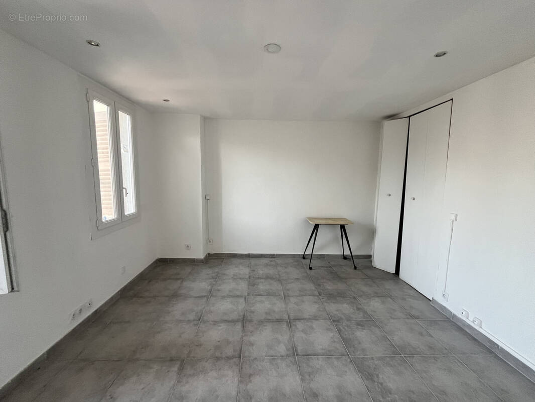 Appartement à MARSEILLE-5E