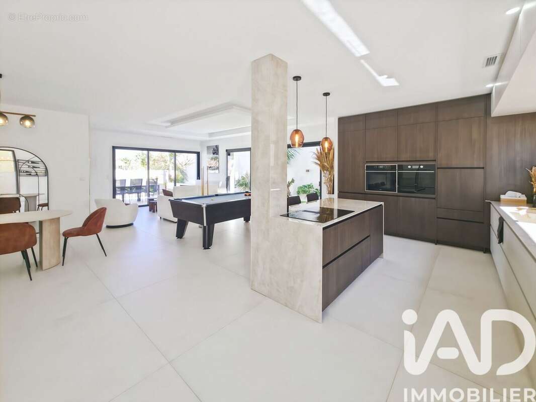 Maison 140 m² à Montblanc  - photo 2