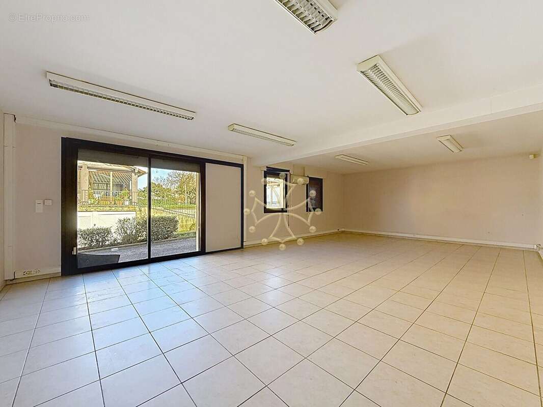 Commerce à LAUNAGUET