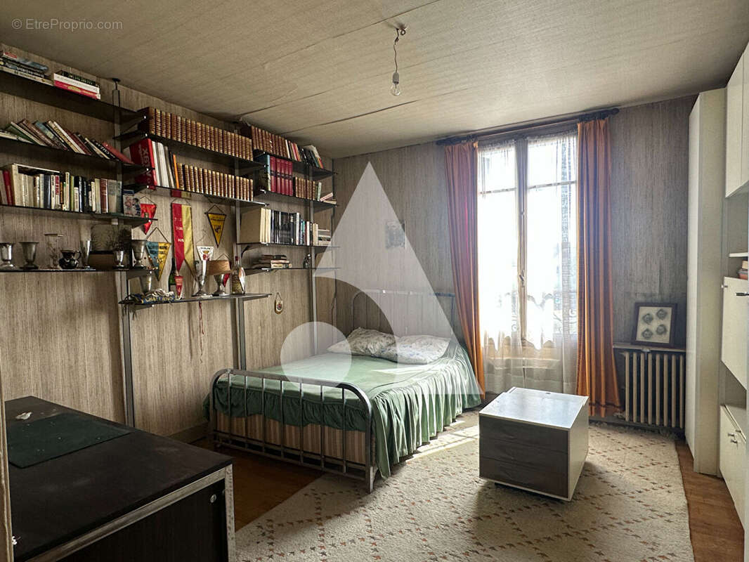 Maison meulière de 98m² avec dépendance de 160 m²  sur 1 126 m² de terrain - photo 6