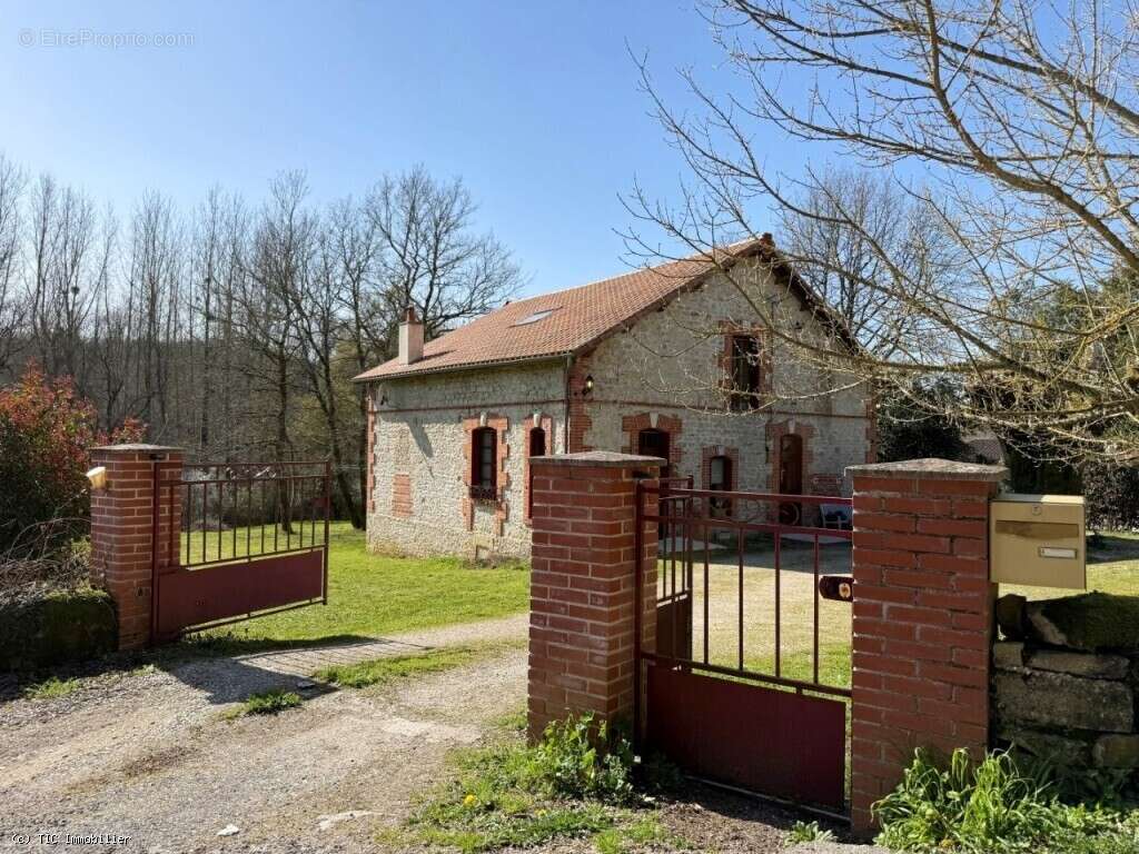 Maison à NANTEUIL-EN-VALLEE