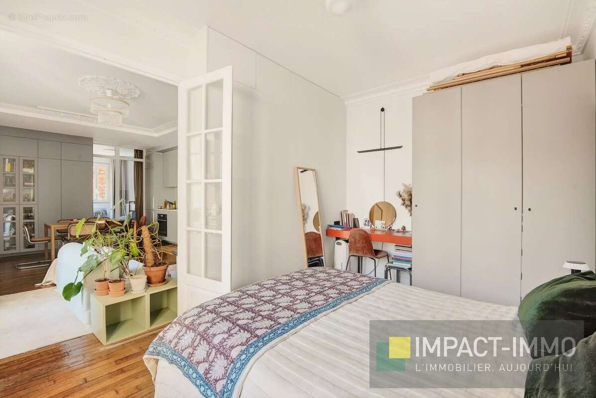 Appartement à COURBEVOIE