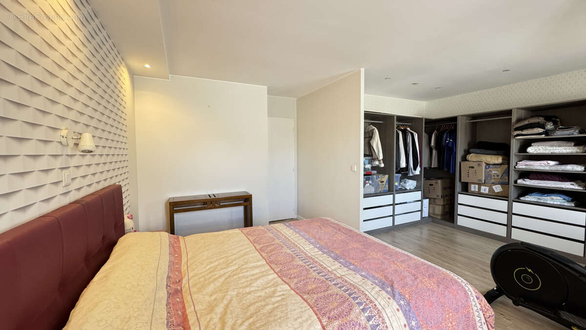 Maison à SAINT-LAURENT-DE-LA-SALANQUE