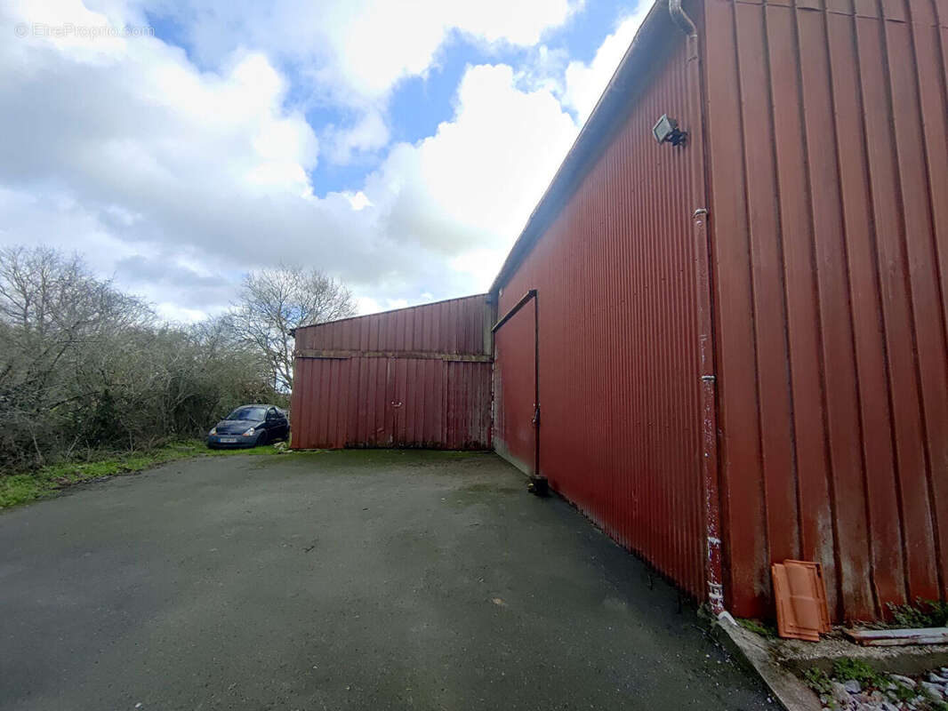 Parking à NIEUL-LE-DOLENT