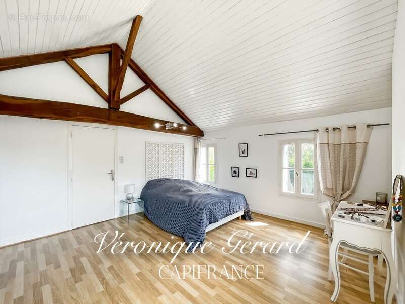 Belle Girondine avec Gîte et boxes pour chevaux à SAINT CHRISTOPHE DE DOUBLE sur 12000M² de terrain - photo 30