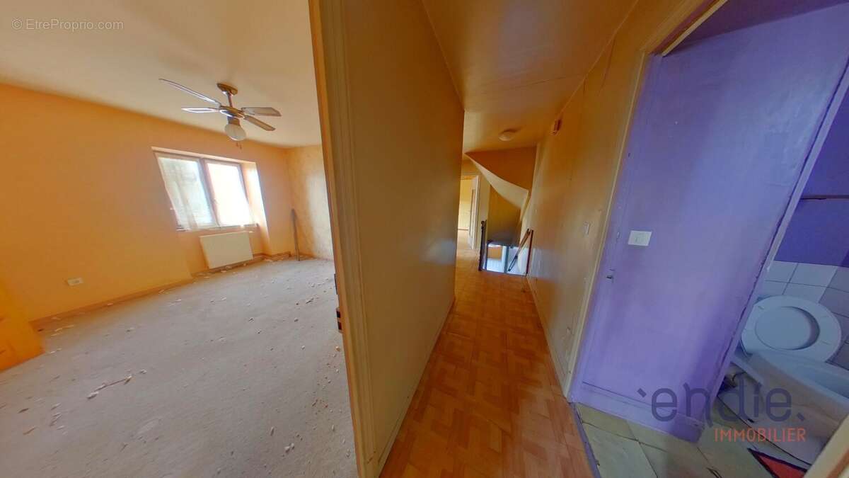 Maison à ARC-LES-GRAY