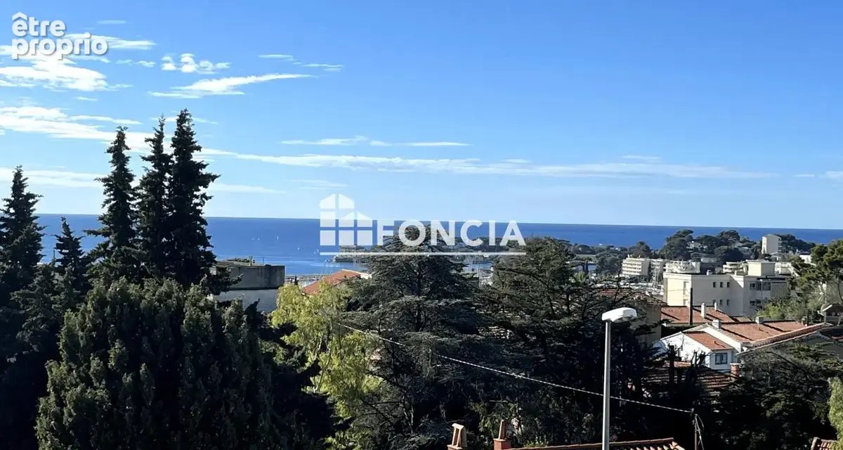 **Bandol : appartement T3 dernier étage avec terrasse et vue mer, à 850 mètres du port** - photo 2
