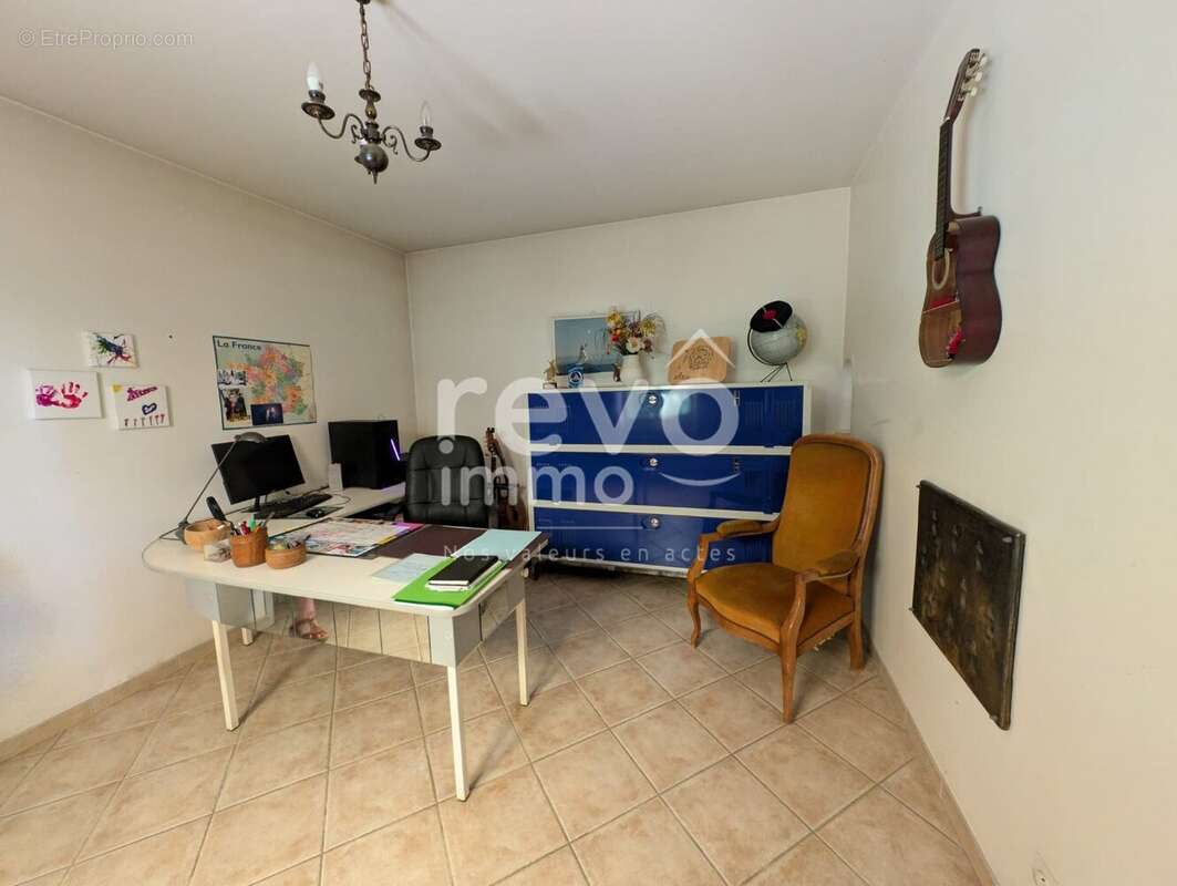 Vivre de plain-pied, au calme, avec piscine et jardin arboré ! - photo 13