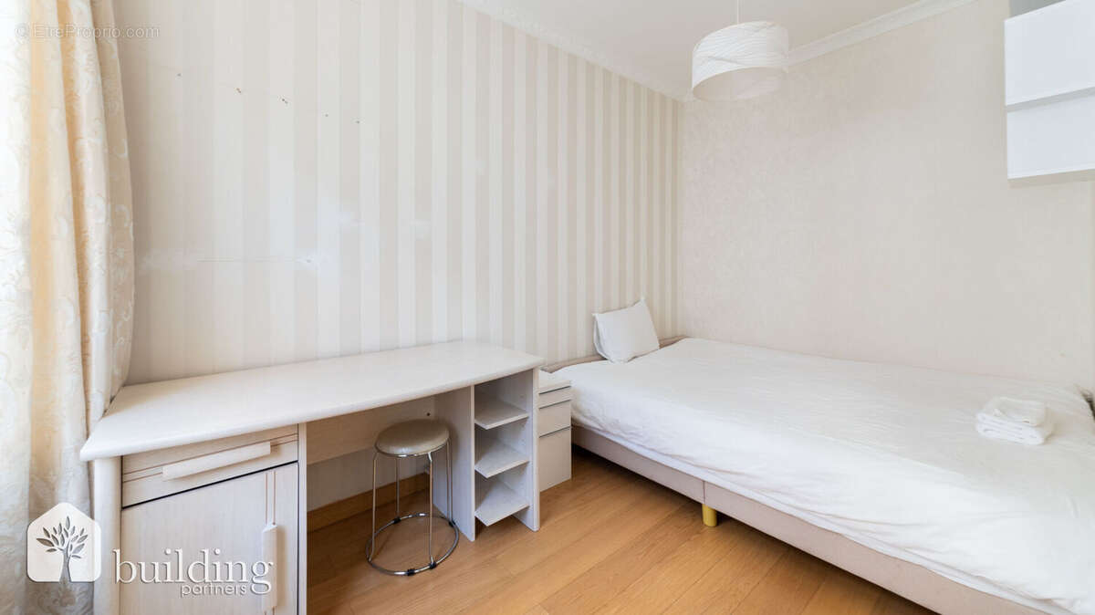 Paris 16ème - Place Victor Hugo - Appartement 5 pièces de 110 m² Carrez - photo 9