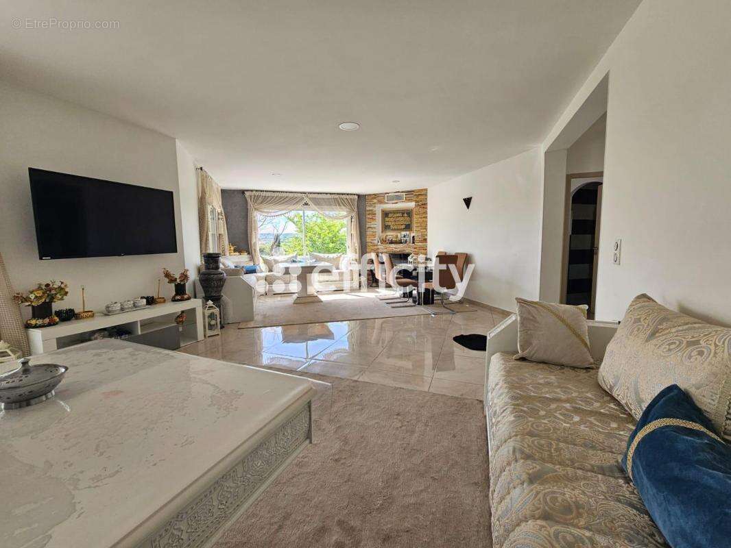 Maison à COURNONSEC