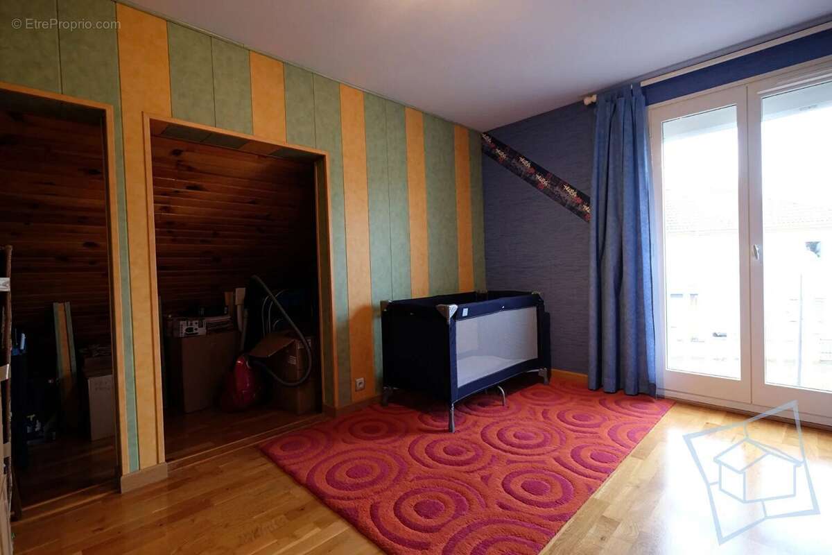 Maison à VOISINS-LE-BRETONNEUX