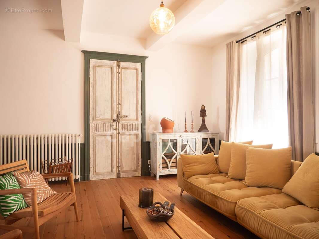 Demeure d'exception au coeur de l'ancienne rue Royale, 6 pièces, 290 m2 avec petit patio  (32) - photo 3