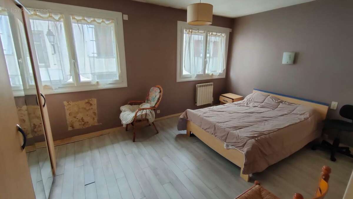 Maison à LES LANDES-GENUSSON