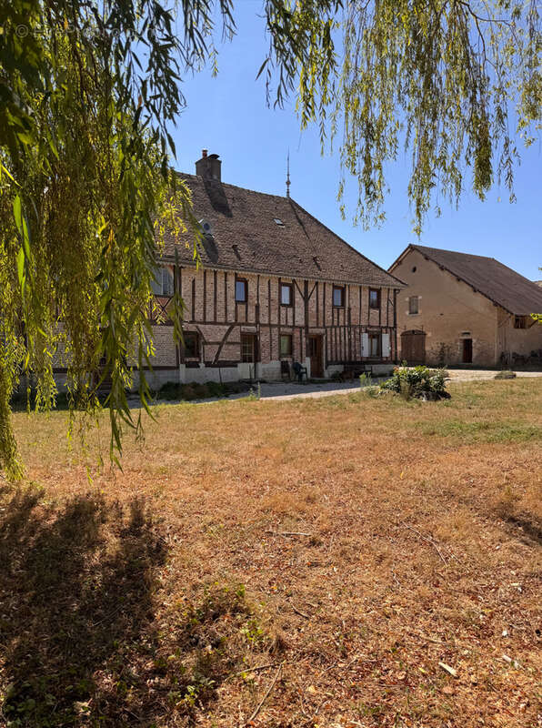 Propriété de charme   Gîte, 5 appartements et dépendances - 4 hectares - photo 9