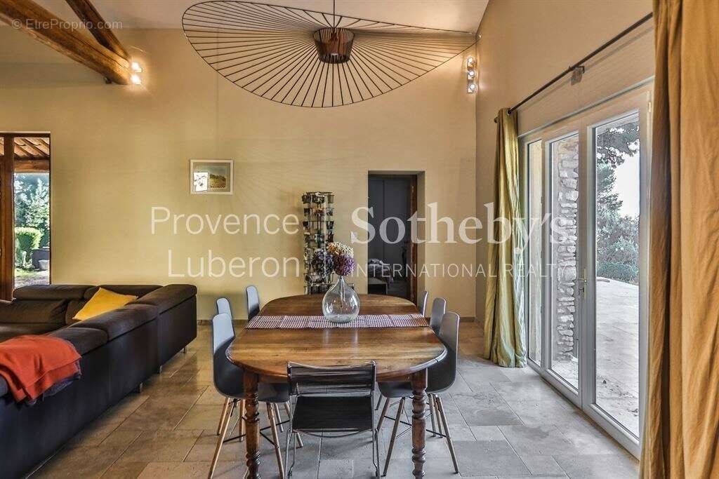 Maison à SAINT-SATURNIN-LES-APT