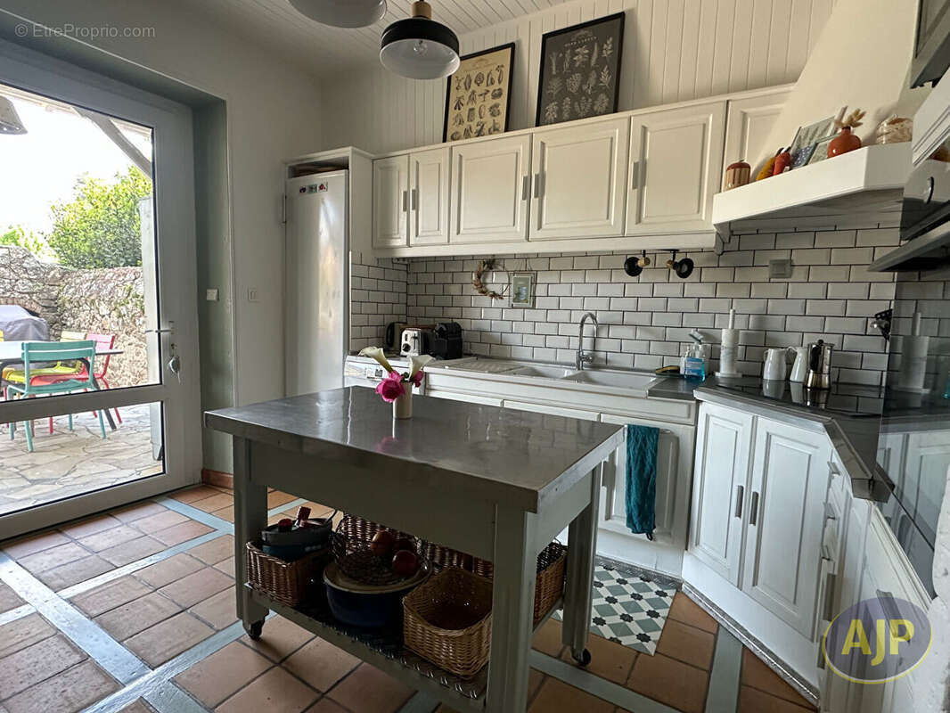 Maison à SAINT-ETIENNE-DE-MONTLUC