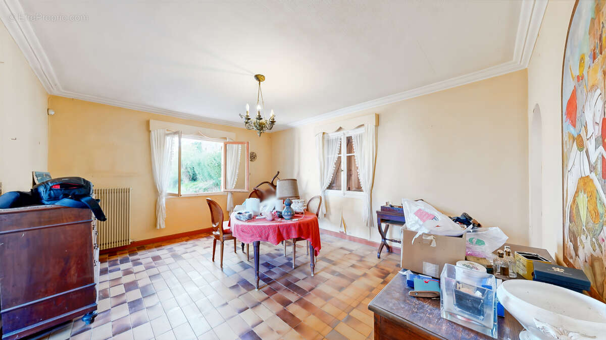 Maison à rénover, piscine, terrain 1660 m2 - photo 13