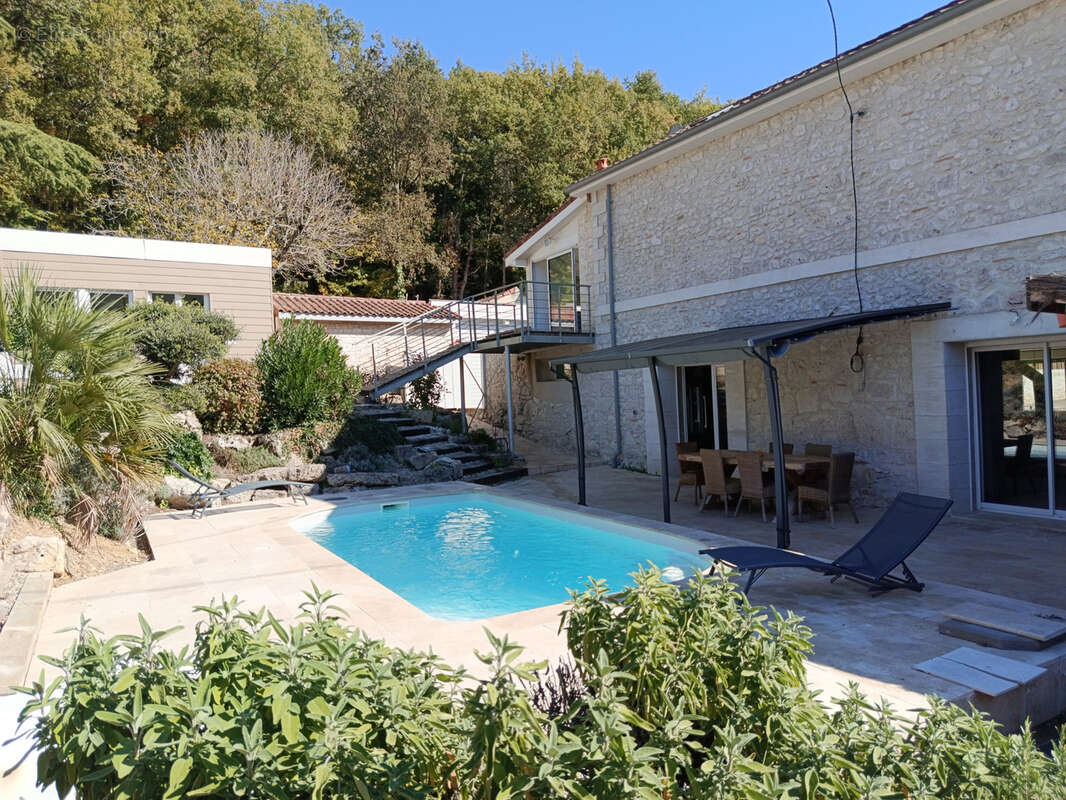 Maison à SAINTE-COLOMBE-EN-BRUILHOIS