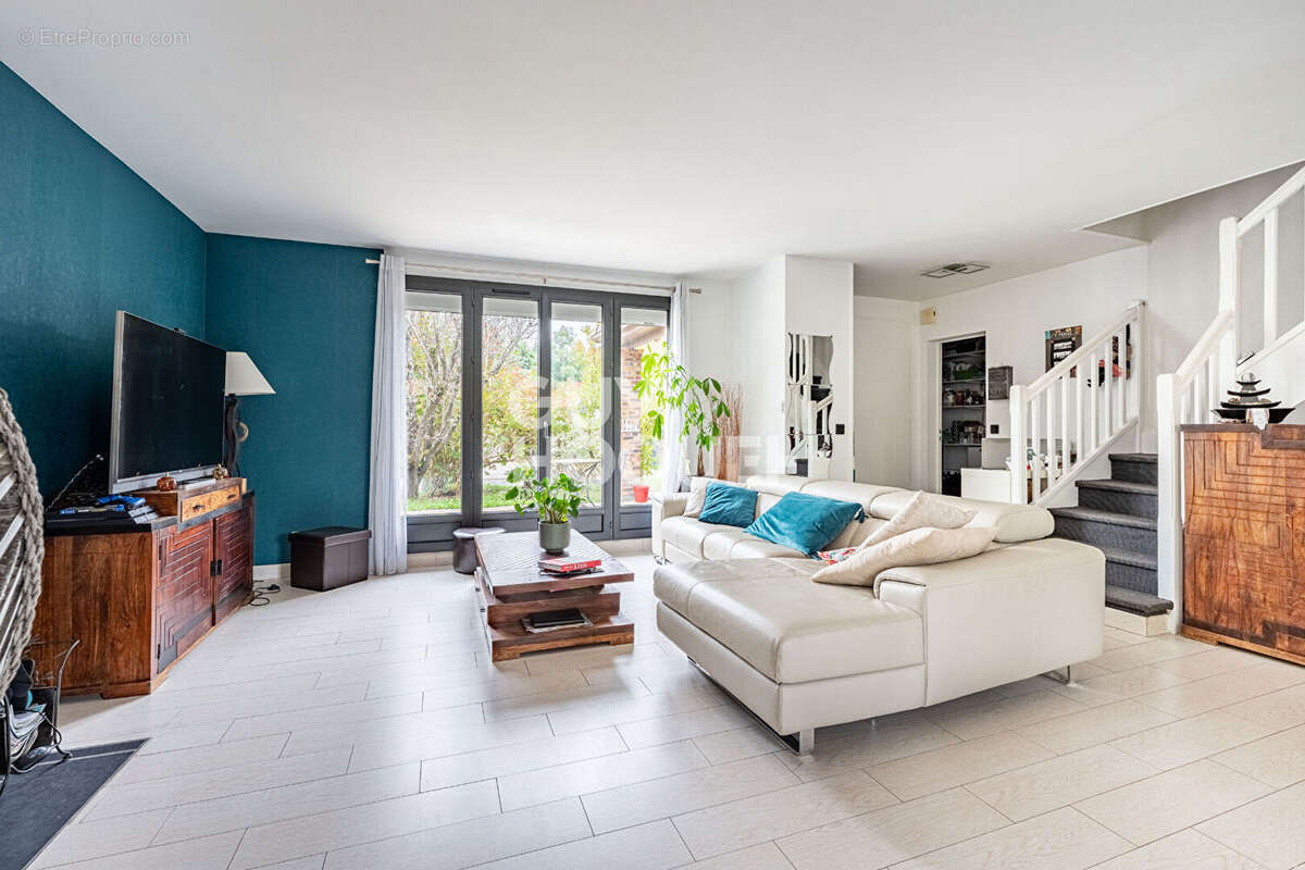 Maison à VOISINS-LE-BRETONNEUX