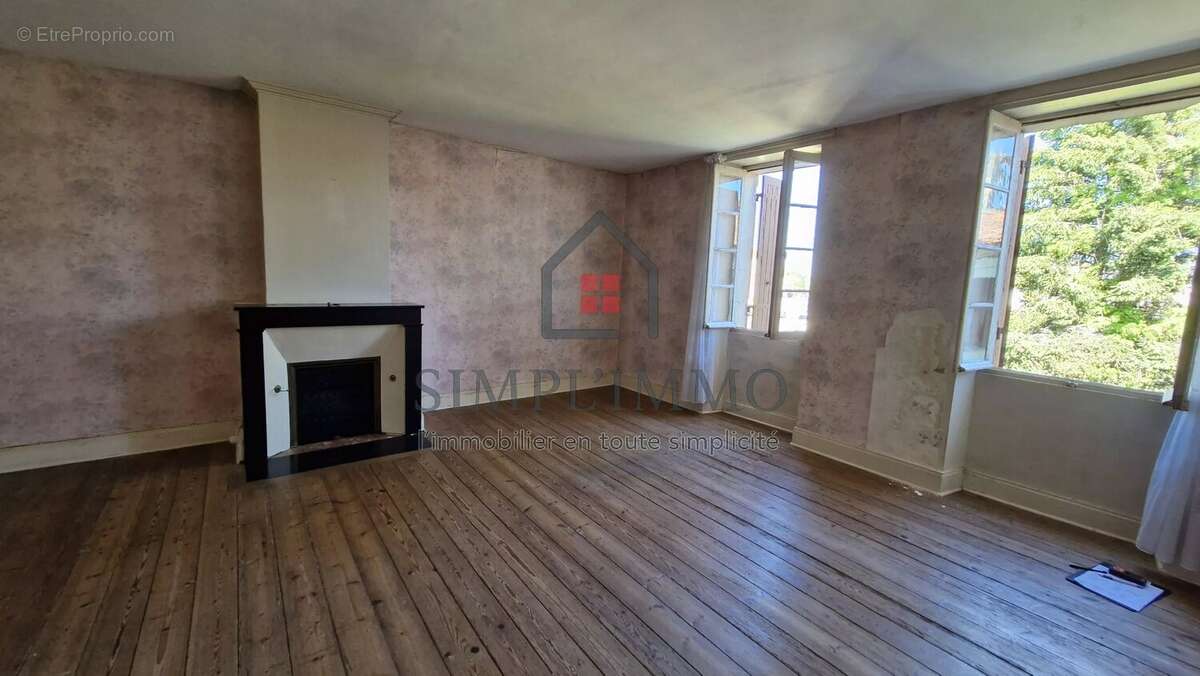 Maison à CHAMPAGNE