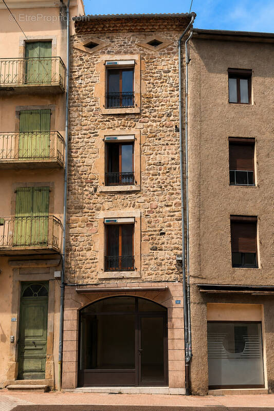 Immeuble avec local commerciale et appartement - photo 1