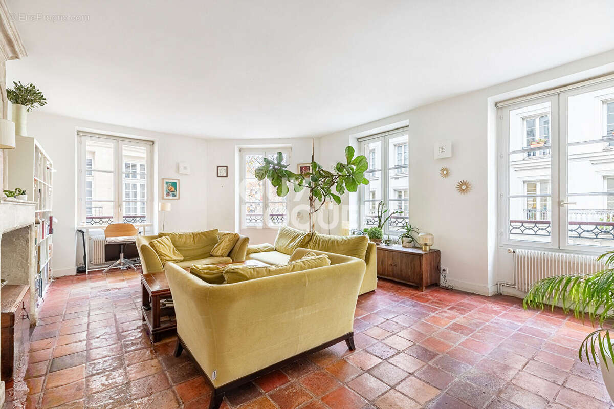 Appartement à PARIS-4E