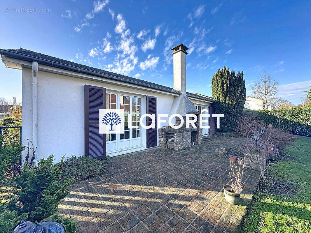 Maison à SAINT-NOM-LA-BRETECHE