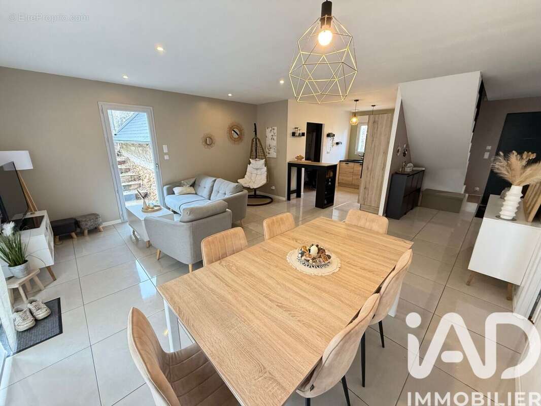 Photo 2 - Maison à REUGNY