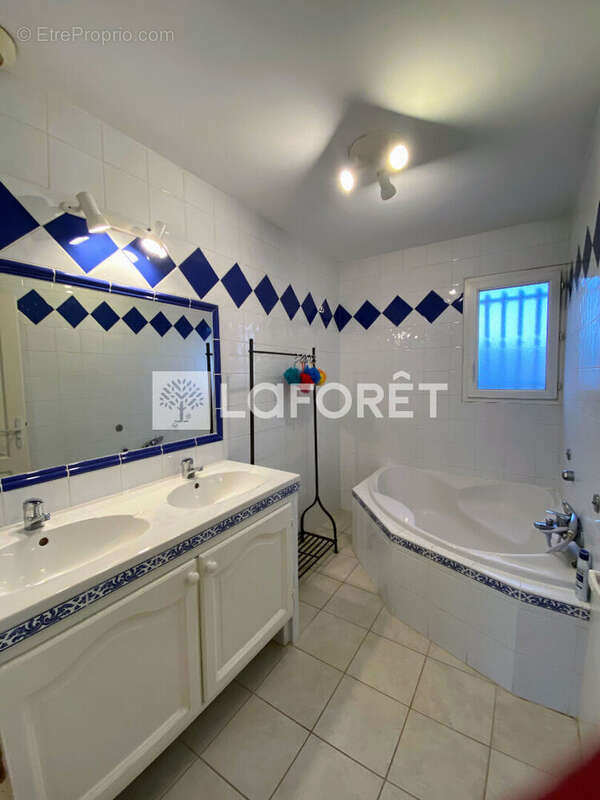 Maison à L&#039;ISLE-SUR-LA-SORGUE